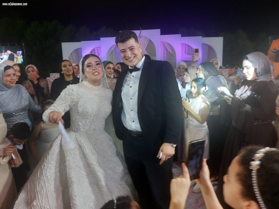 شحاتة وأبو سمرة يتقدمان بالتهنئة إلى العروسين نورهان ويوسف 